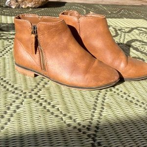 Girls zipper bootie size 1 Cat and Jack